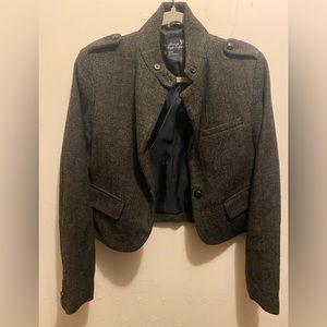 Cropped fashionable wool blazer